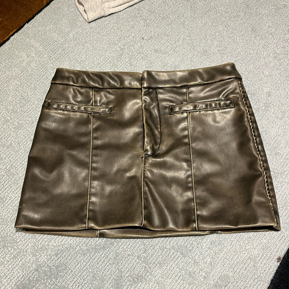 Brown pleather mini skirt
Brand new with tags never worn
Perfect condition